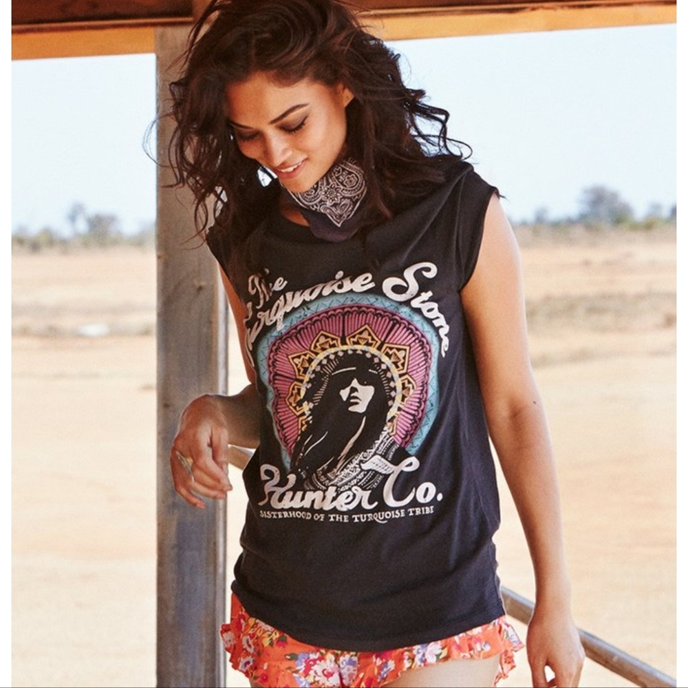 Turquoise hunter tee